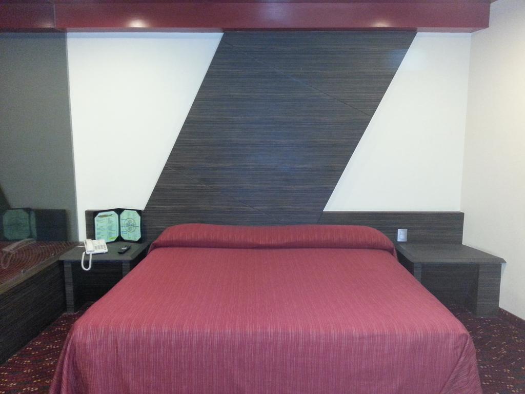 Hotel Puebla Mexico City Room photo