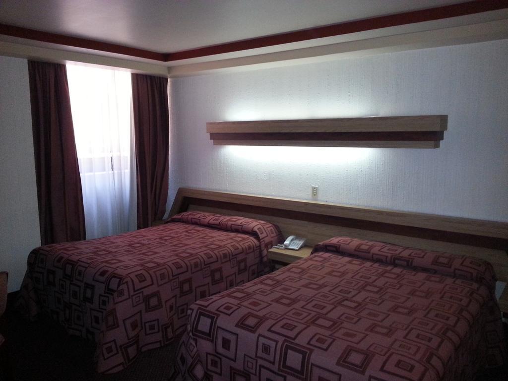 Hotel Puebla Mexico City Room photo
